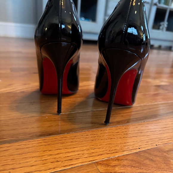 Women heels - Picture 1 of 3